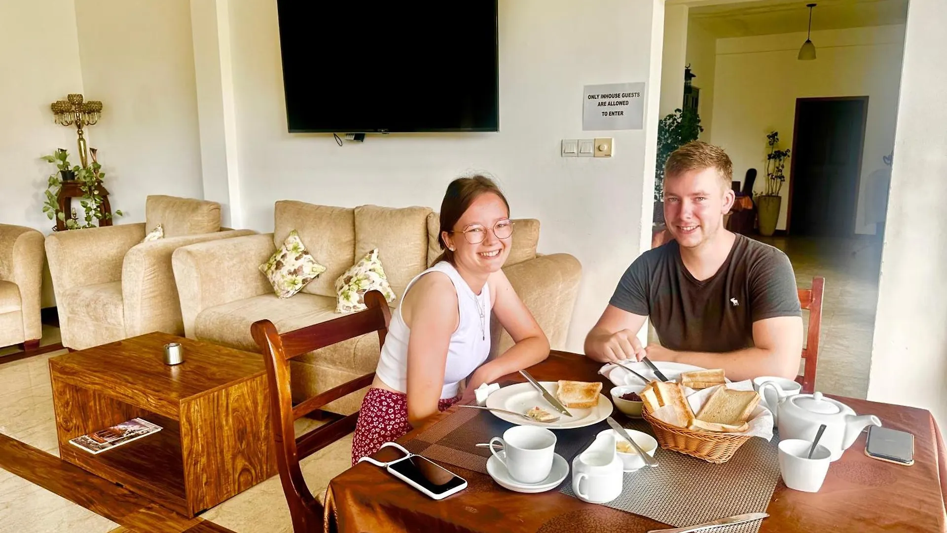 St Claire'S Green Negombo Hotel & Hostels